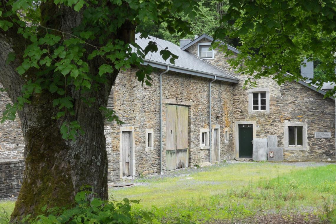 Moulin | Hêtraie |Château-ferme | Abreuvoir © J-M Verday | Grange © Centre touristique de Vresse
